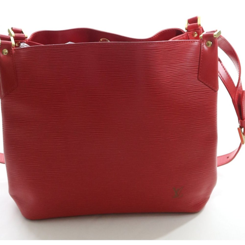 Louis Vuitton Epi Mandara MM Rouge Textured Leather Bag Red